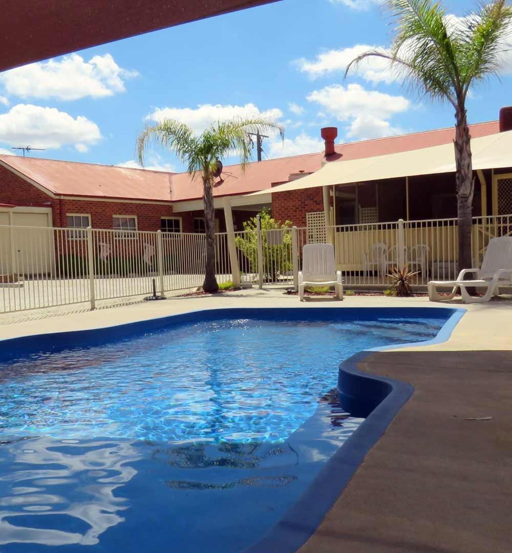 Lydoun Motel 奇尔特恩 外观 照片