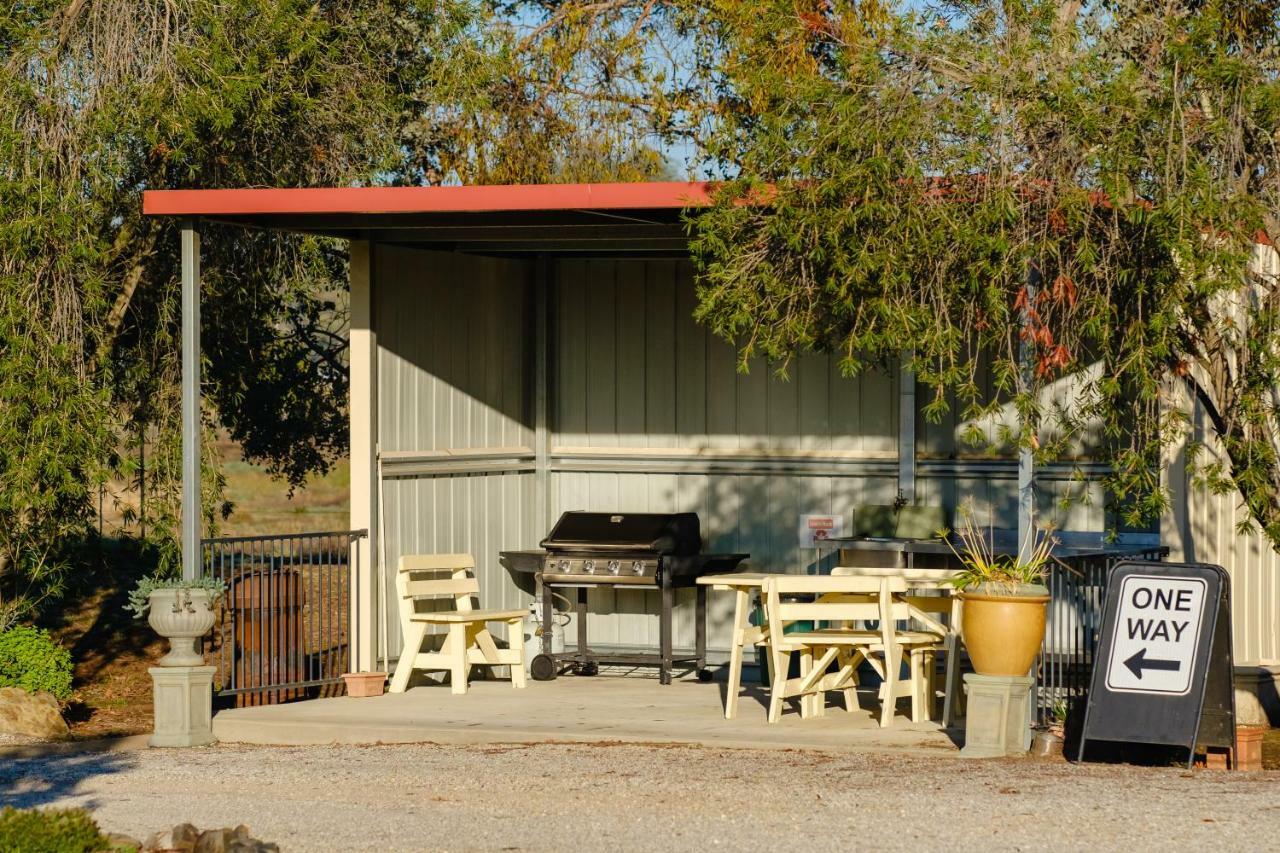 Lydoun Motel 奇尔特恩 外观 照片